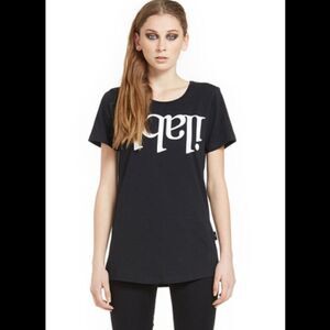 Ilabb Capsize Logo T-Shirt Short Sleeve Women's Black Size Medium NWT